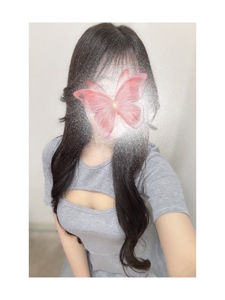 小悪魔的な笑みで男の興奮を誘い出すようなセラピスト♪