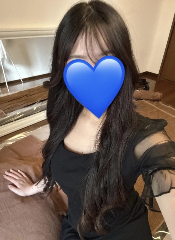 小悪魔的な笑みで男の興奮を誘い出すようなセラピスト♪