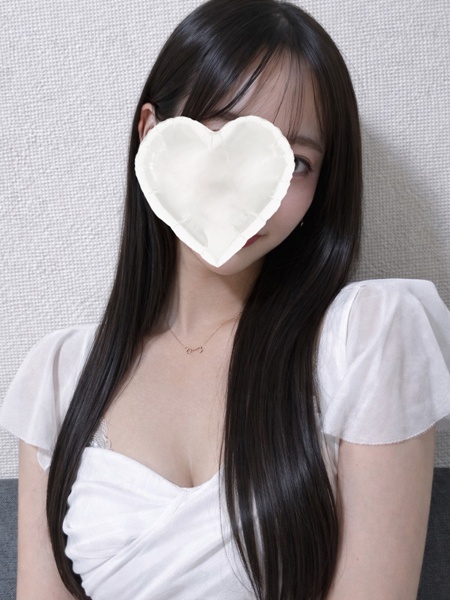 大きな瞳と弾けるような笑顔が眩しい清楚系美人