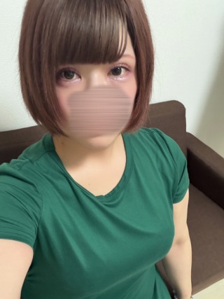 尾崎まひな